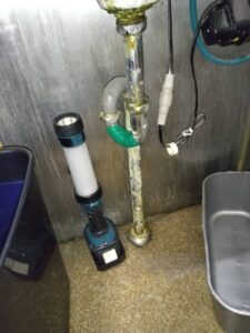 洗面台配管取替作業